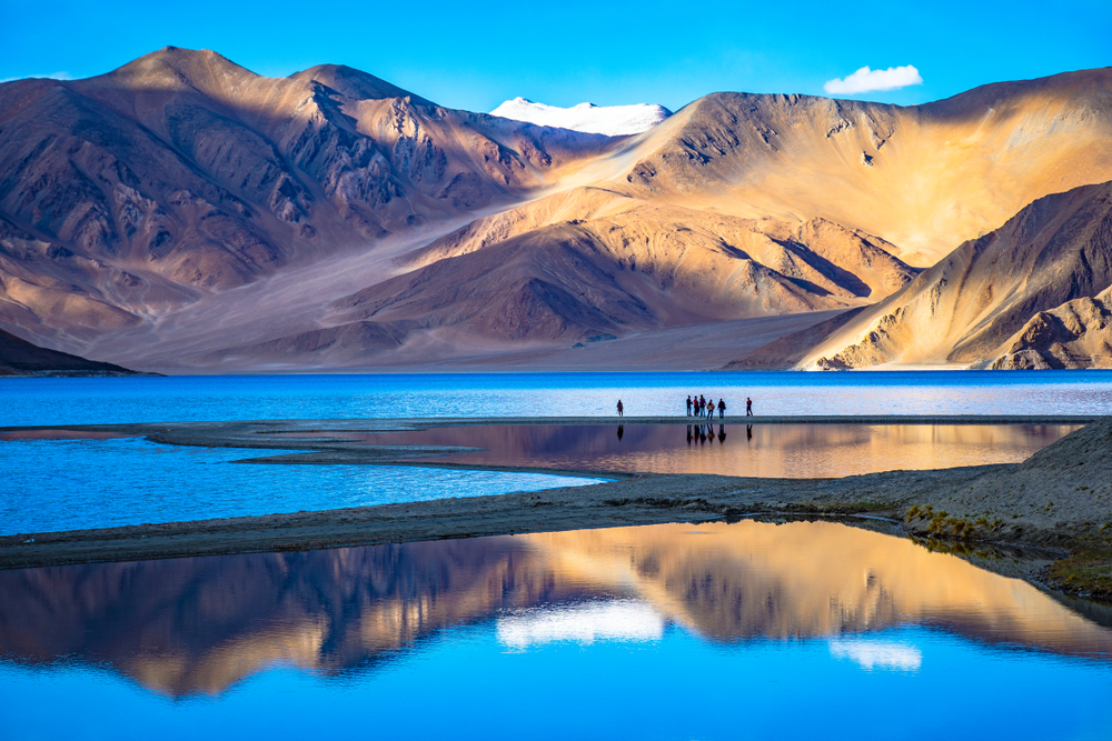 https://www.naturecamptravels.com/blog_pics/pangong%20lake.jpg